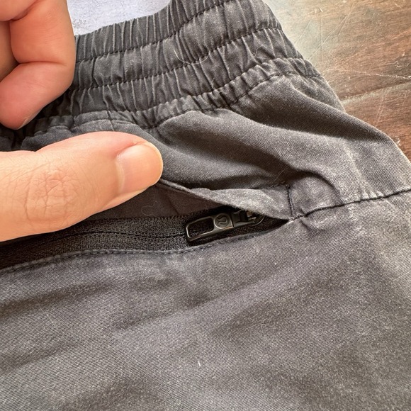 Lulu Lemon Linerless Short 7": Black Size M - Picture 4 of 6